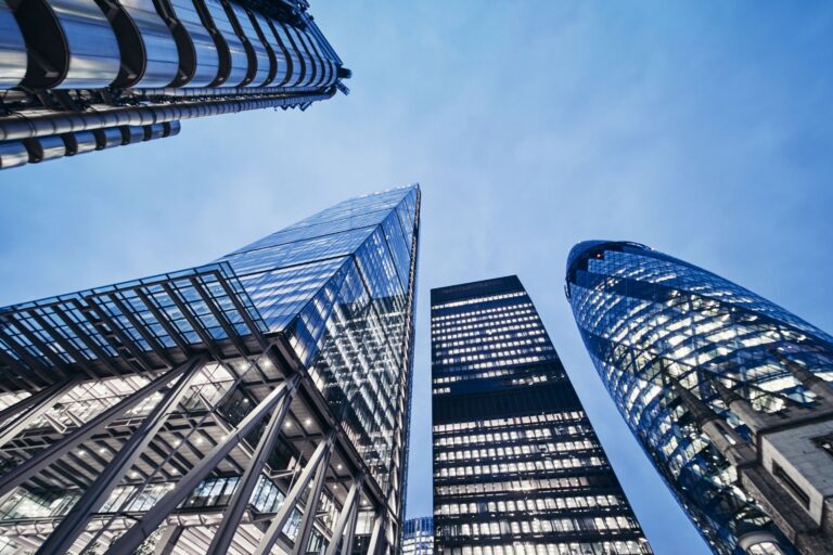 Banques en ligne moins chères en 2026 : mythe ou réalité face aux frais bancaires ?