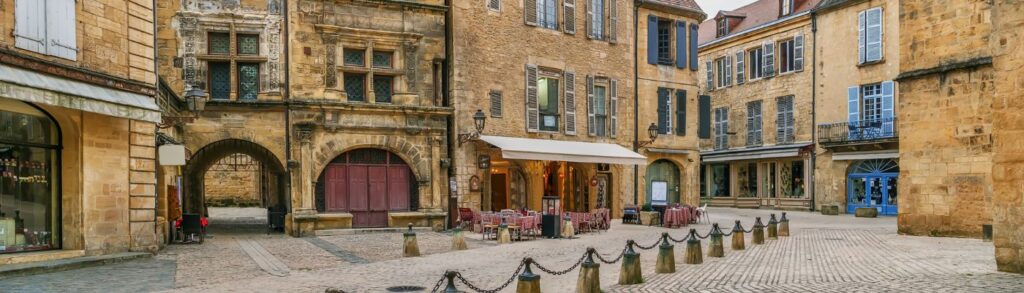 Reprise mesurée des transactions et configurations territoriales