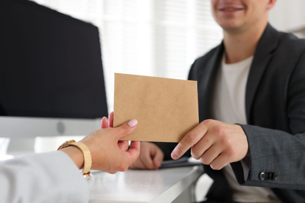 PEA, compte-titres ou assurance-vie : quelle enveloppe choisir pour investir efficacement