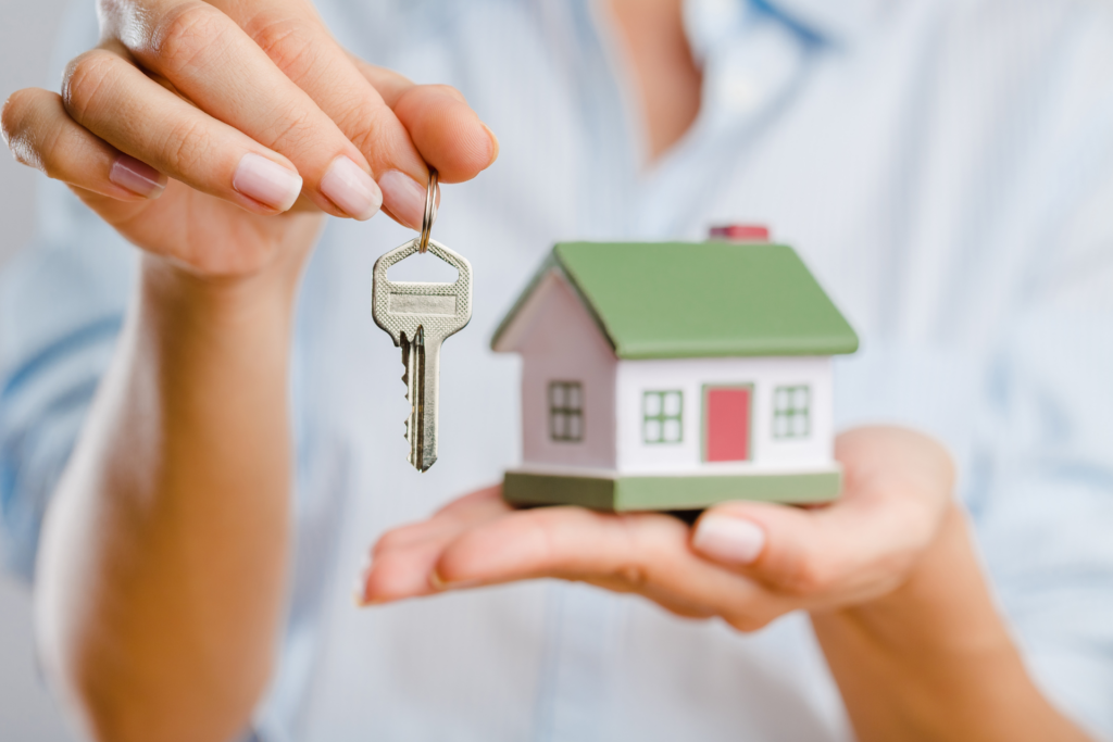 Échange de maison et impôts : faut-il déclarer un séjour entre particuliers au fisc ?